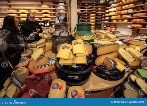 Exhibición Del Queso De Holanda Tradicional Como El Queso Del Queso