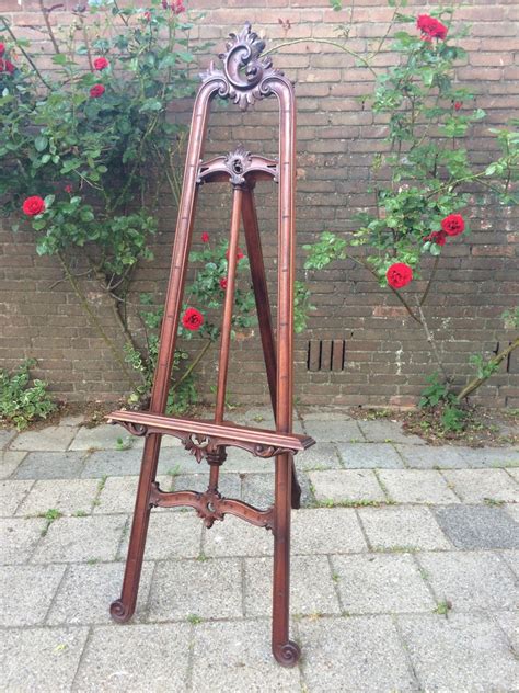 Graceful And Hand Carved 20th Century Mahogany Floor Easel Artist