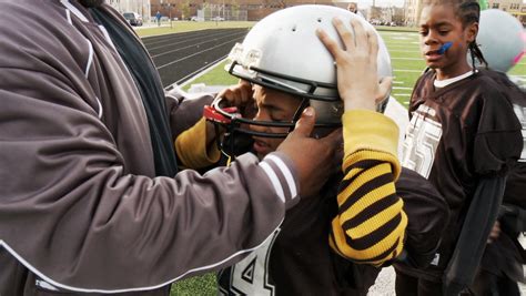 ‘Head Games,’ a Documentary About Athletic Injuries - The New York Times