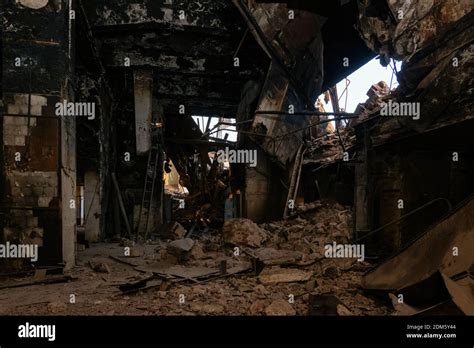 Quemó y arruinó el interior del edificio industrial después del fuego