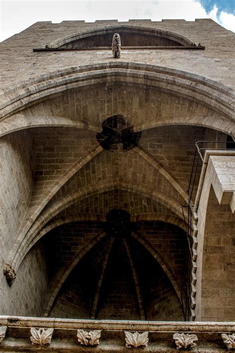 Torres De Serranos Viaja A Valencia Por La Puerta Grande