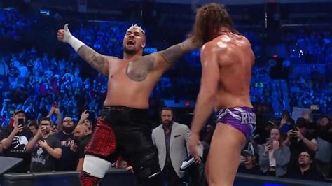 WWE SmackDown Results Riddle Goes Solo Against The Bloodline Trio Of