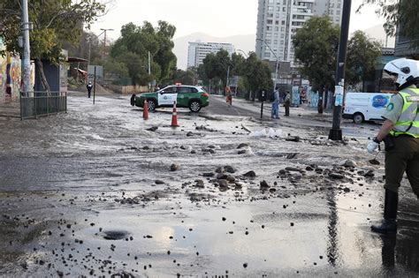 Rotura de matriz provoca inundación en sector de Cerro Blanco