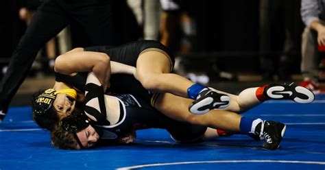 Iowa women's wrestling in contention