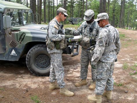 Army Sgt 1st Class Darrell Blige Center Reviews A Training Scenario