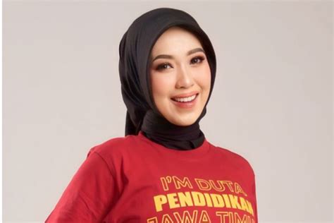 Foto Jadi Duta Pendidikan Dan Bikin Buku Amira Lulus Dengan Ipk