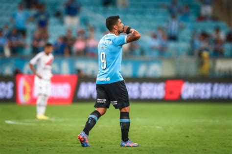 Carballo abre o jogo e revela se Suárez vai se aposentar no Grêmio