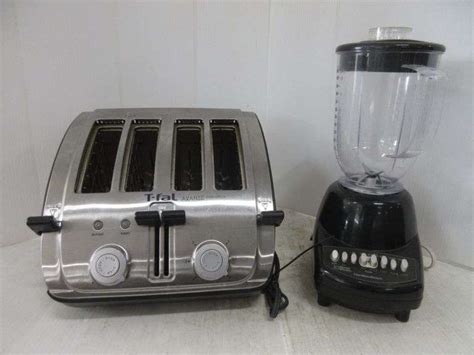 T Fal Four Slice Toaster And Hamilton Beach Blender Albrecht Auction Service