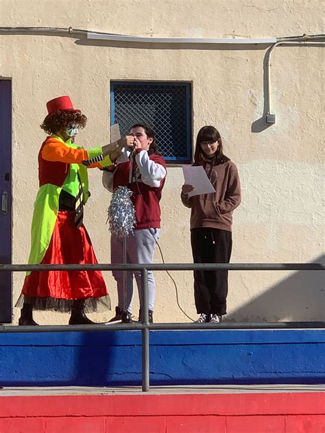 Arribada Den Pellofa Carnestoltes Escola Josep Montserrat