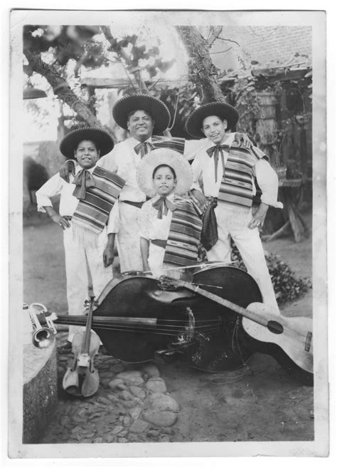 [Jose Alvarez and Sons Mariachi Band] - The Portal to Texas History