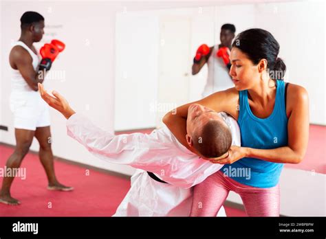 Woman Choke Hold Hi Res Stock Photography And Images Alamy