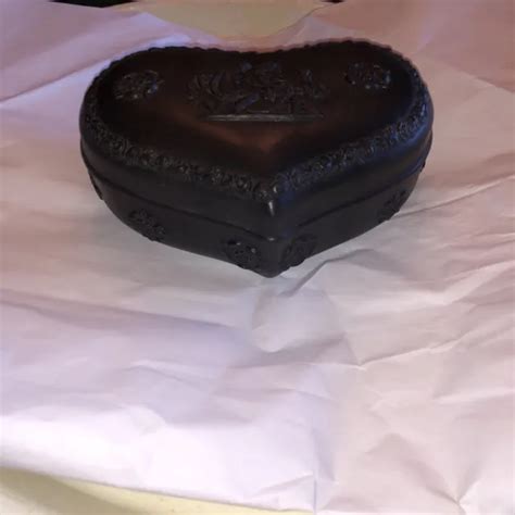 WEDGWOOD VINTAGE BLACK Basalt Jasperware Heart Shape Trinket Box A Pin