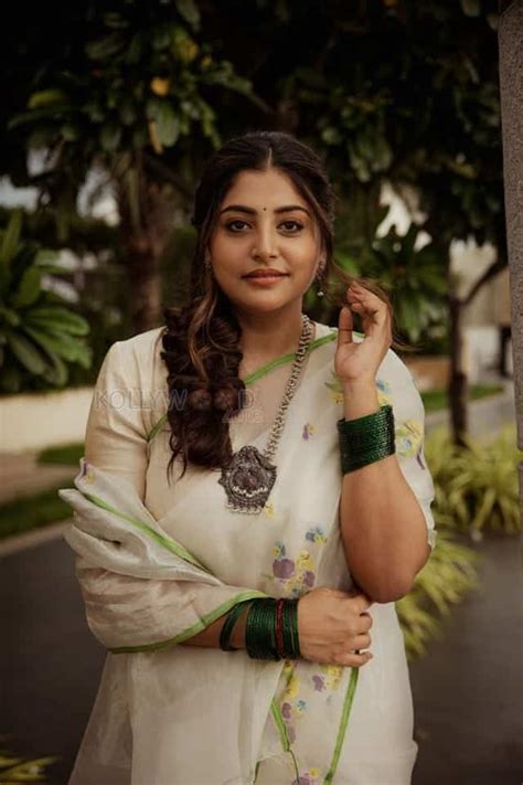 Beautiful Manjima Mohan Onam Saree Photos 04 244692 Kollywood Zone