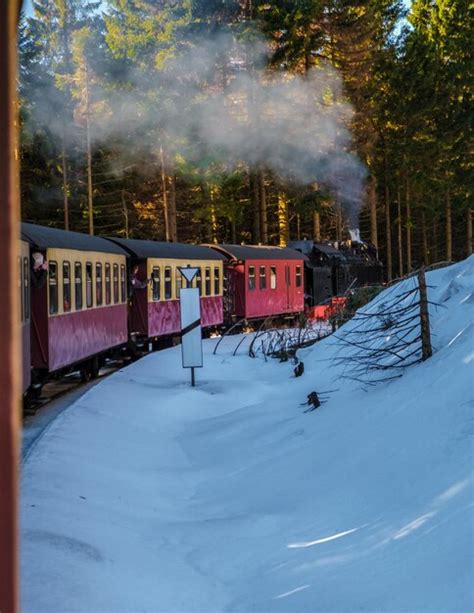 Tren De Vapor Durante El Invierno En La Nieve En El Harz Alemania