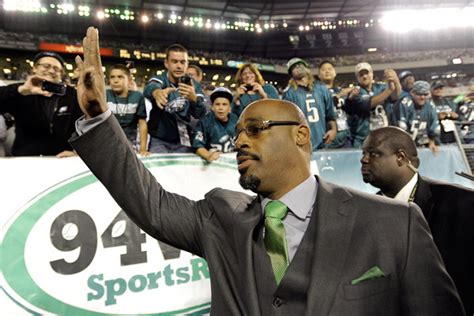 Eagles Fans Praise Donovan McNabb During Retirement Ceremony