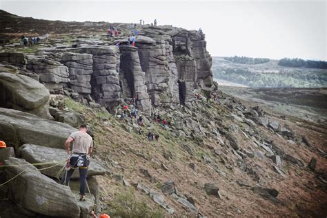 Explore Stanage Edge - LIVE FOR THE HILLS