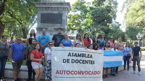 Nueva manifestación de los docentes autoconvocados