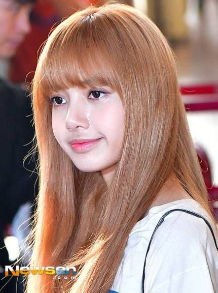 BLACKPINK Lisa Airport Photos At Gimpo Off To Japan September 17