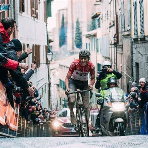 Tiesj Benoot Wins Strade Bianche 2018 Soigneurs Tornanti Cc Fietsen Fiets Retro