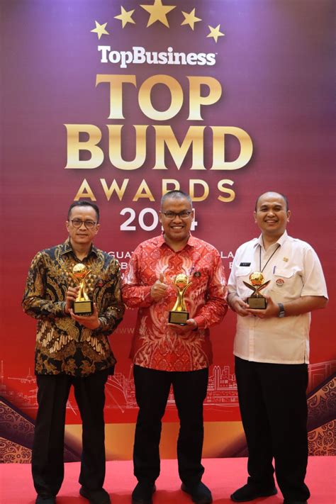 Gubernur Mahyeldi Terima Penghargaan Top Pembina Bumd Award Usai