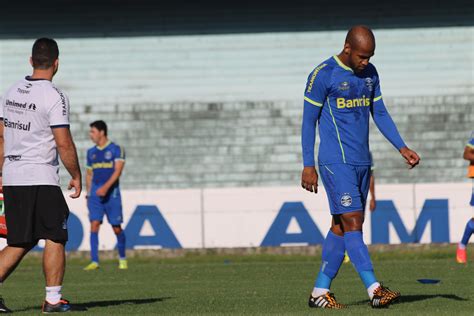 Fellipe Bastos Sente A Coxa Deixa Treino Mais Cedo Mas N O Preocupa