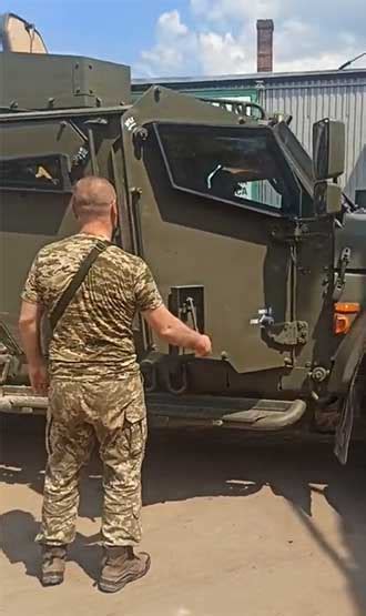 British Armored Husky 4x4 Tsvs V8 Engine Arrived In Ukraine