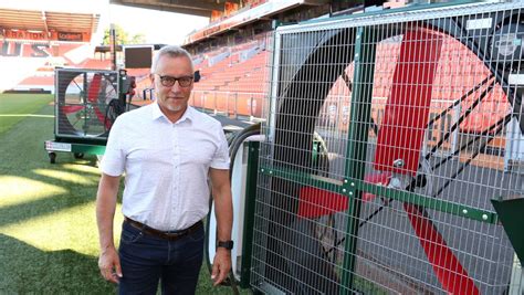 Le FC Lorient Mise Sur Dix Ventilateurs XXL Pour Conserver La Pelouse