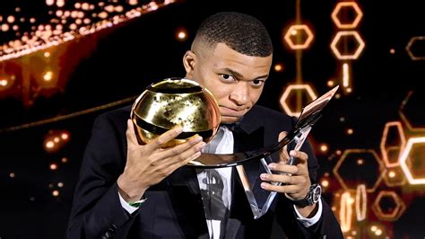 Kylian Mbappé fue nombrado mejor jugador del año