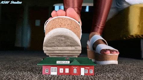 Cute Latina S Wedge Crush MP4 Amateur Soles Giantess And Footjobs Clips4sale