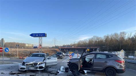 Kollision Fordert Zwei Verletzte Und Hohen Schaden