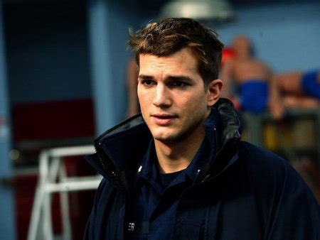 OMG He S Naked Ashton Kutcher OMG BLOG