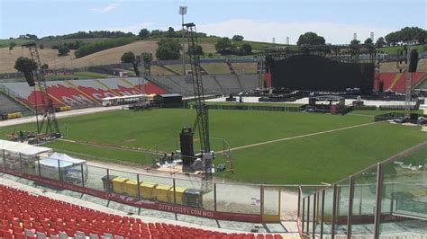 Ancona In Coda Dalle Per Tiziano Ferro Allo Stadio Del Conero