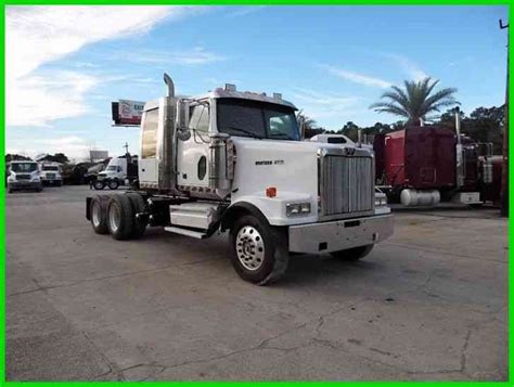 Western Star 4900 FA 2006 Sleeper Semi Trucks