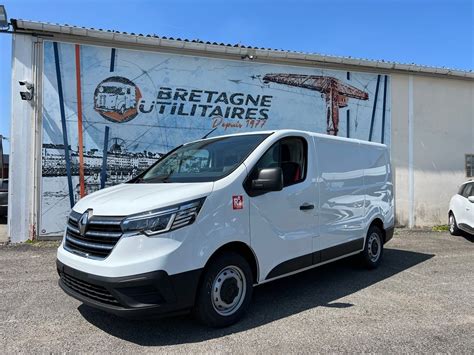 Renault TRAFIC III FG BLANC L1H1 3T 2 0 BLUE DCI 130CH RED EDITION D