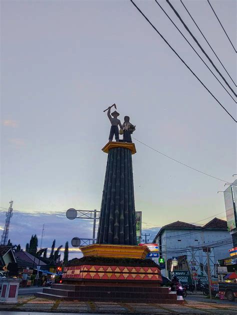 Mengenal Wujud Tugu Tugu Yang Jadi Maskot Pringsewu Dan Sering