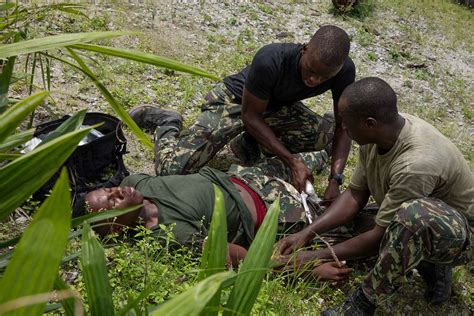 Côte dIvoire Special Forces Soldiers put on a tourniquet NARA