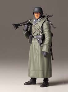 Tamiya 36306 WWII Geramn Machine Gunner Greatcoat 1 16 F17 For Sale