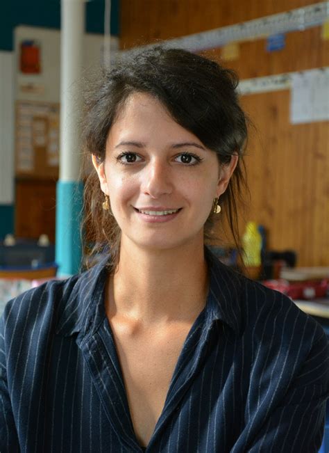 Une Nouvelle Enseignante En Bilingue