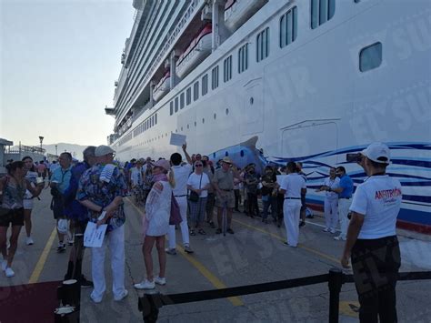 Llega el crucero Norwegian Bliss a Acapulco con más de 5 mil pasajeros