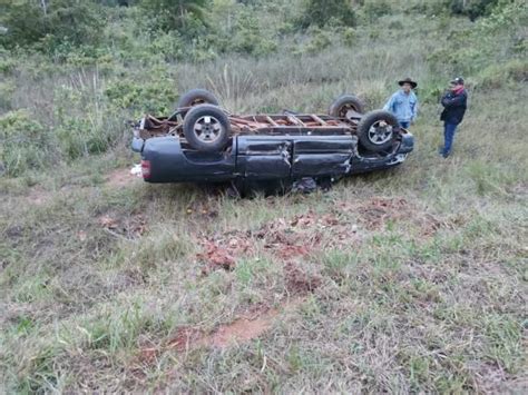 Caminhonetes Colidem Uma Capota E Acidente Deixa Feridos Interior