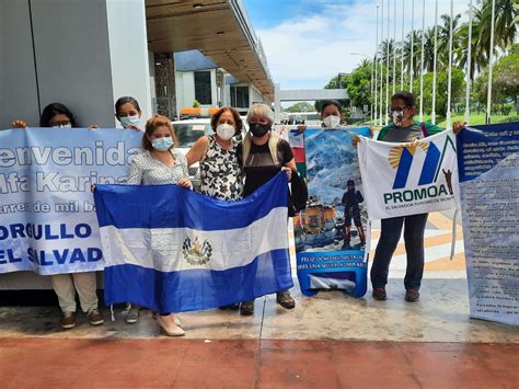 Diario El Salvador On Twitter EnDesarrollo Entre Besos Y Abrazos