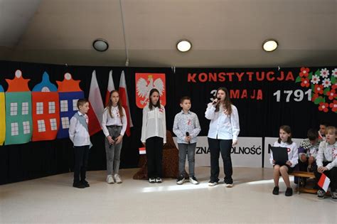 Uroczyste apele z okazji rocznicy uchwalenia Konstytucji 3 Maja SP Człopa