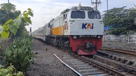 Kedatangan Langsiran Lokomotif Keberangkatan Kereta Api Ranggajati