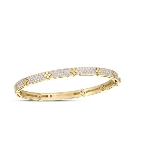 18K GOLD LOVE IN VERONA MEDIUM WIDTH DIAMOND ACCENT BANGLE Roberto