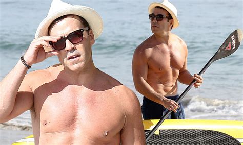 Jeremy Piven Shows Off Sculpted Physique At Beach Daily Mail Online