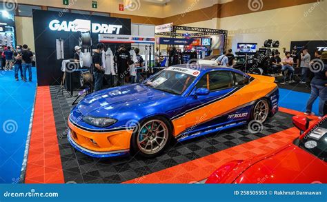 Nissan Silvia S15 Modificada En El Show De Coches Con Livery Inspirado