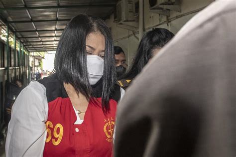 Penampakan Istri Ferdy Sambo Putri Candrawathi Saat Tiba Di Pn Jaksel