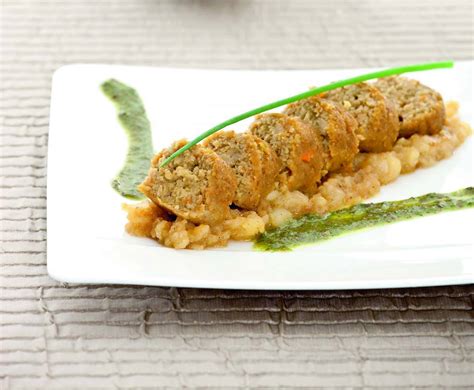 Cotechino di seitan con purè di mele renette e salsa verde Cucina