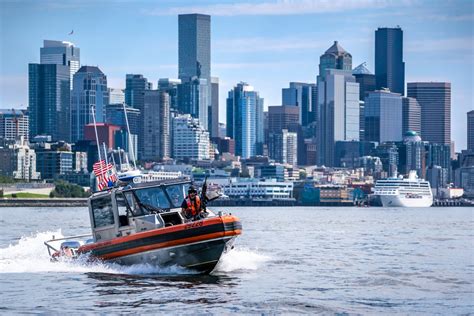 Dvids Images Coast Guard Participates In Parade Of Ships In Seattle [image 4 Of 4]