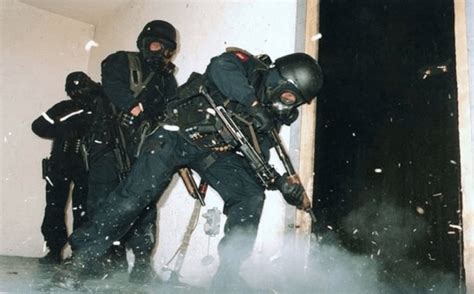 22 Sas Operators Shown In The Black Kit Training In The Now Famous